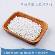男子边走边低头看手机 误入叉车盲区惨遭碾压 网友：这就是拿命在玩