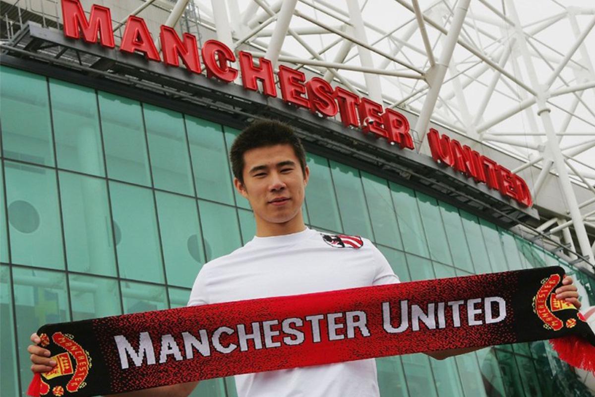 2004年1月,中国球员董方卓转会曼联