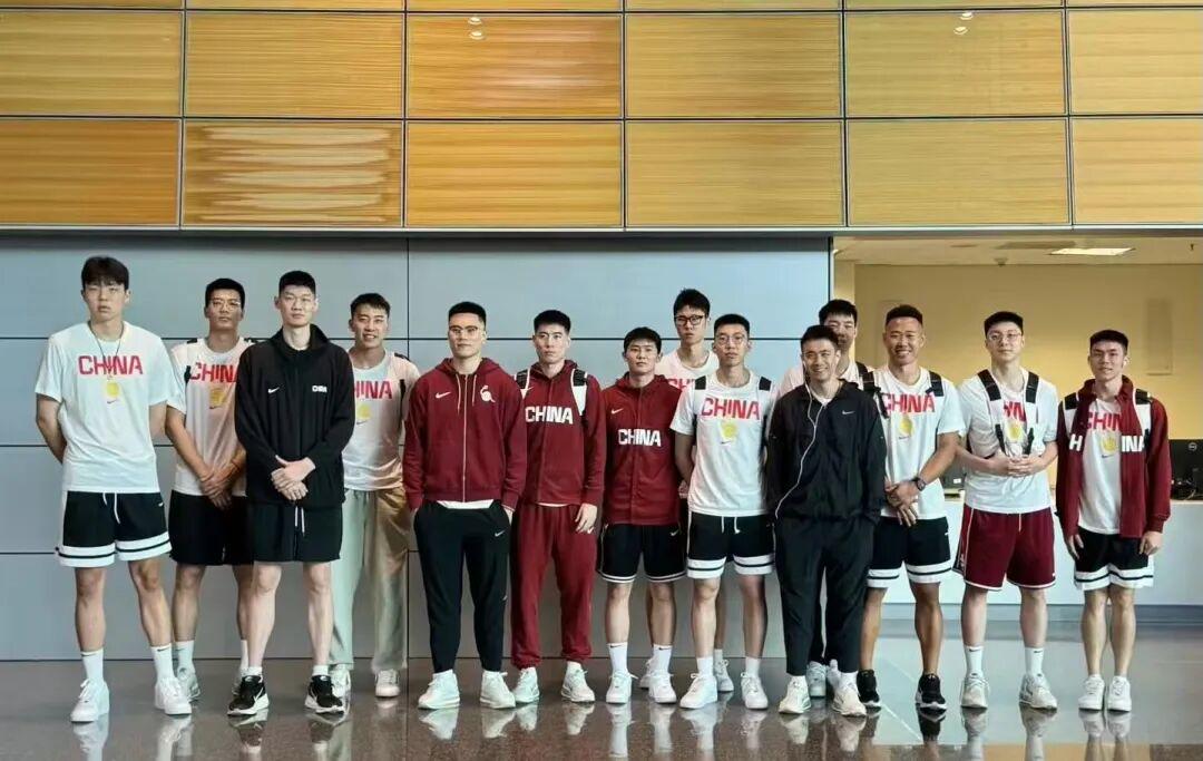 中国男篮在卡塔尔给赵继伟庆生，杨瀚森仍然进入不了NBA轮换，付豪谈赛季目标以及自身不足
